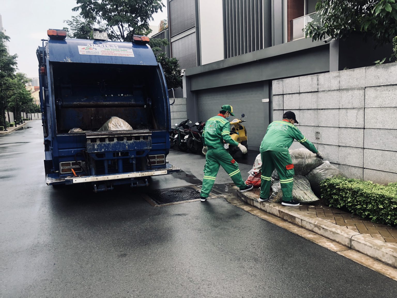 Dịch vụ thu gom rác thải TP HCM