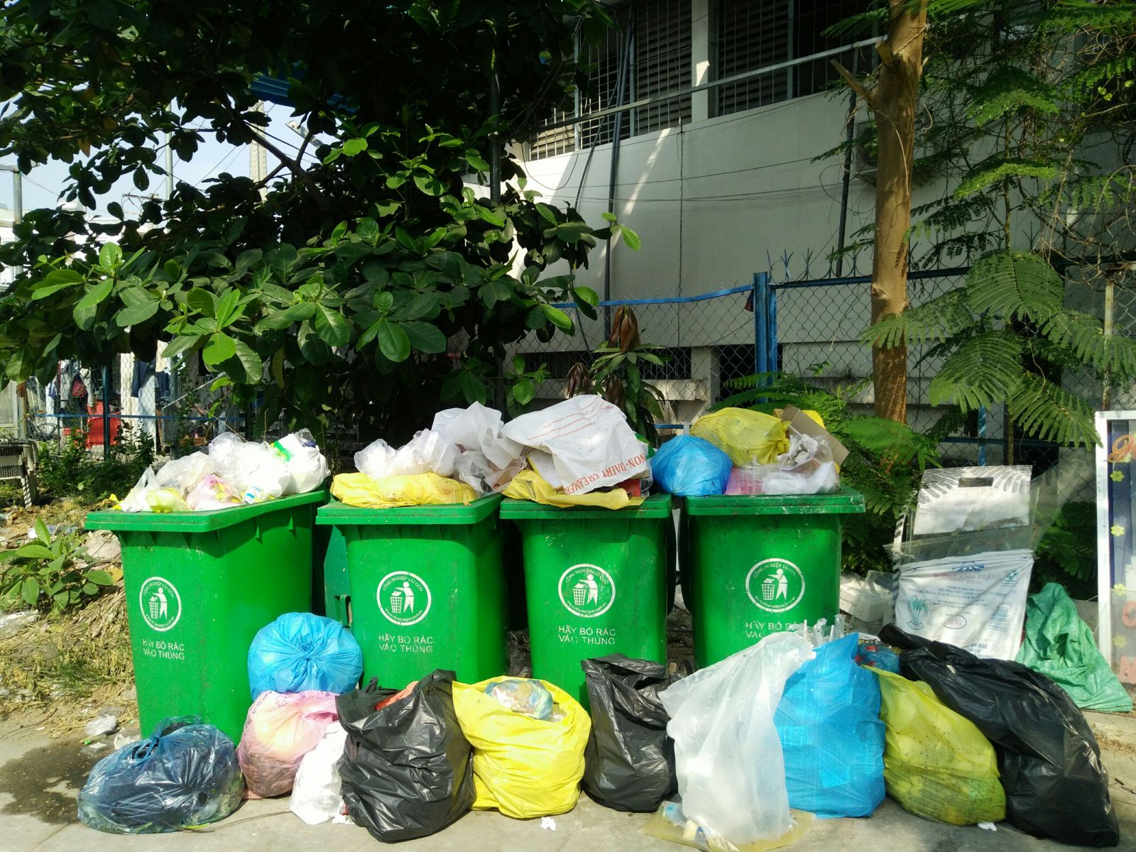 Dịch vụ thu gom rác thải tại Hóc Môn