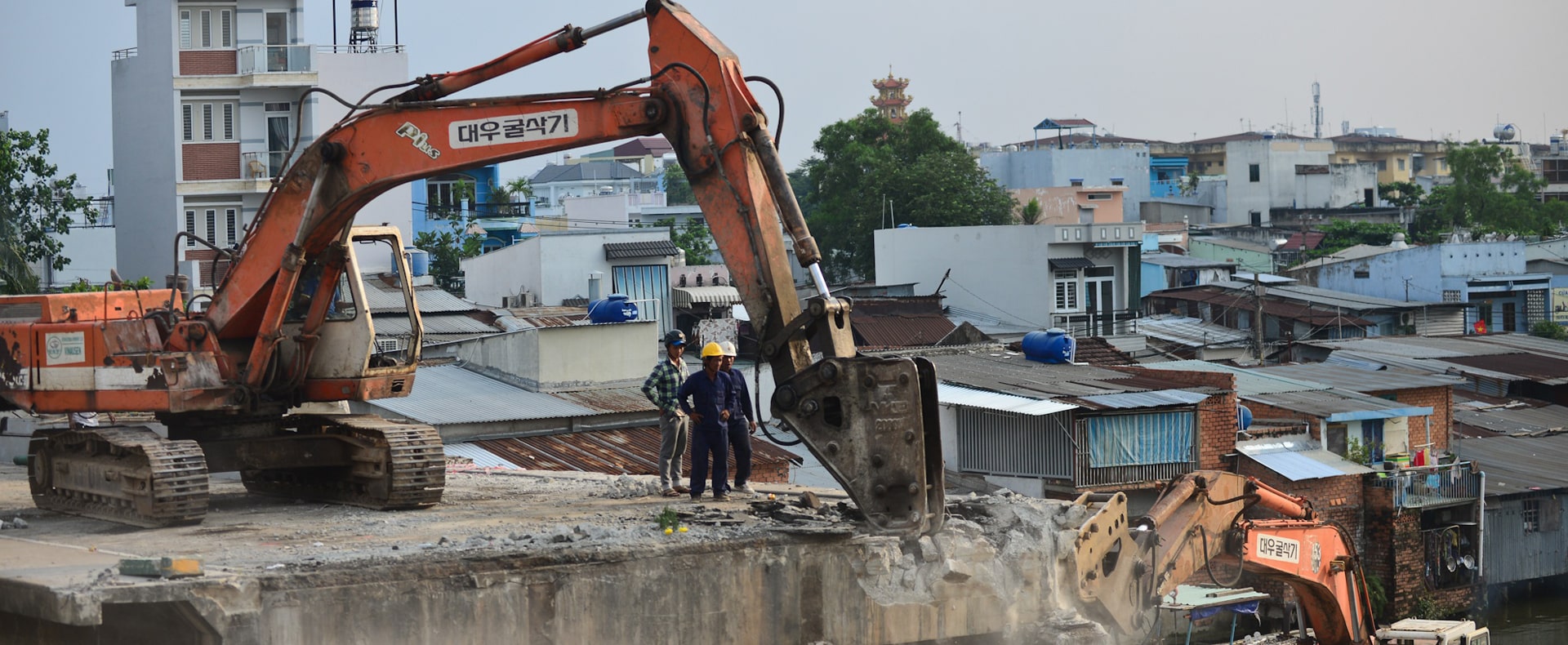 Dịch vụ phá dỡ công trình Phú Cường Hưng