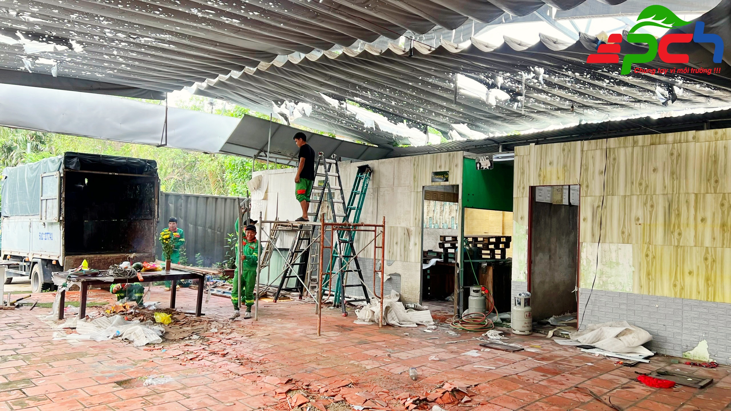 Quy trình tháo dỡ nhà hàng hoàn trả mặt bằng tại Phú Cường Hưng