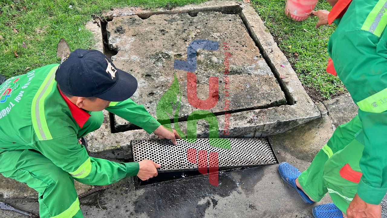 Thi công nạo vét hố ga