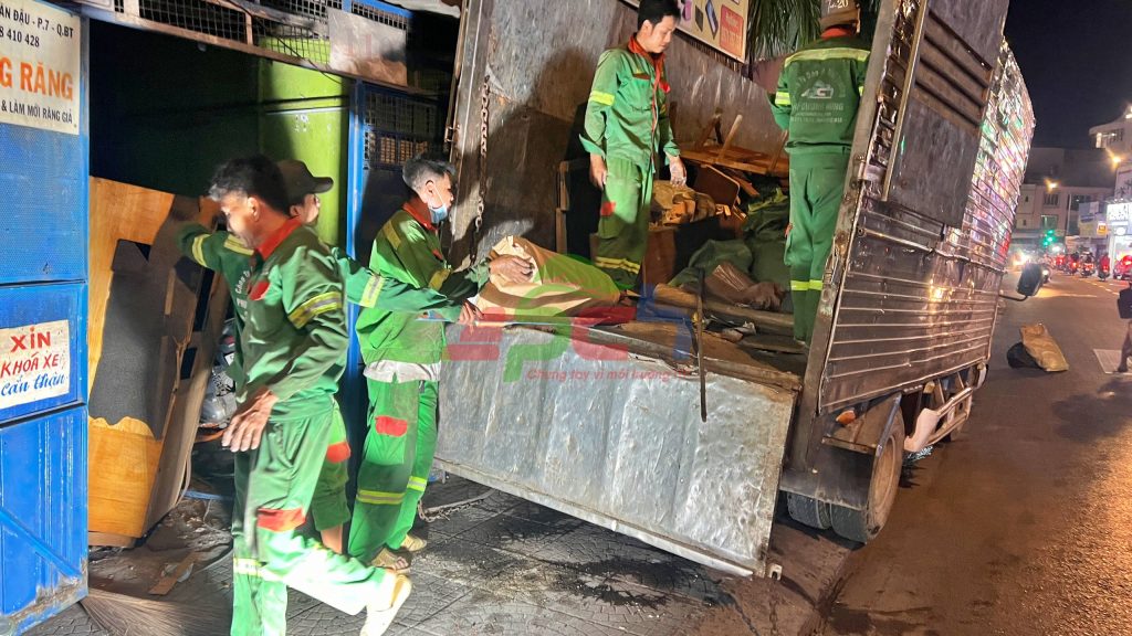 Phu Cuong Hung chuyen dich vu thu gom rac